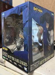 The Dark Knight Returns: Batman - Hunt The Dark Knight - Kotobukiya Artfx (The Dark Knight Returns) action figure collectible [Barcode 603259027530] - Main Image 2