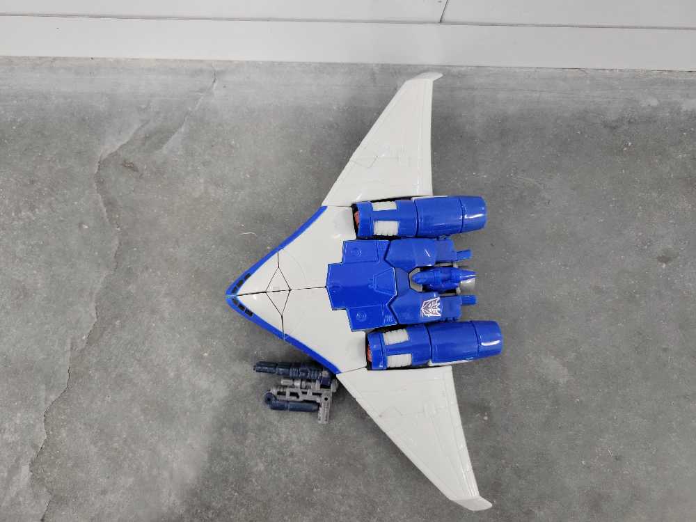 Scourge Vehicle Mode  - Hasbro (Generations) action figure collectible - Main Image 2