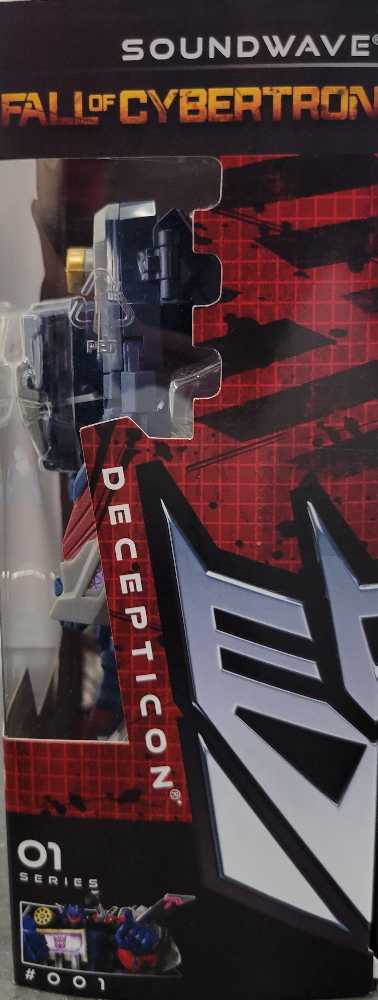 Soundwave With Laserbeak Voyager 1st Boxed - Hasbro (Generations War For Cybertron) action figure collectible - Main Image 4