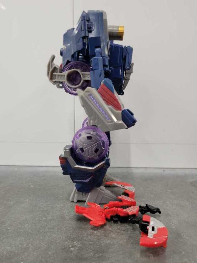 Soundwave With Laserbeak Voyager 2nd Robot mode - Hasbro (Generations War For Cybertron) action figure collectible - Main Image 3