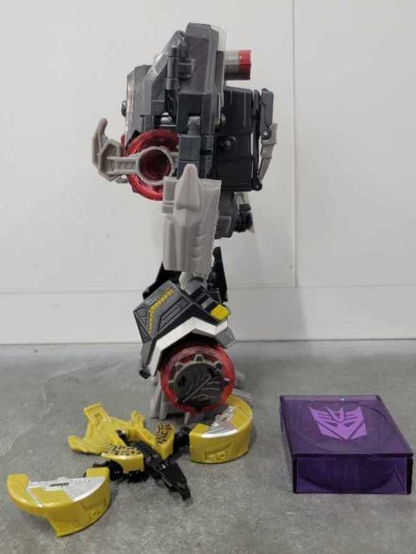 Soundblaster With Buzzsaw Robot Mode - Hasbro (Generations War For Cybertron) action figure collectible - Main Image 3