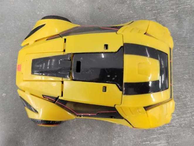 Bumblebee Cybertronian 4th Vehicle Mode  - Hasbro (Generations War For Cybertron) action figure collectible - Main Image 2