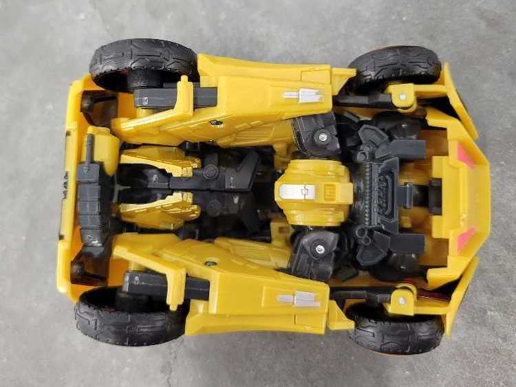 Bumblebee Cybertronian 4th Vehicle Mode  - Hasbro (Generations War For Cybertron) action figure collectible - Main Image 4