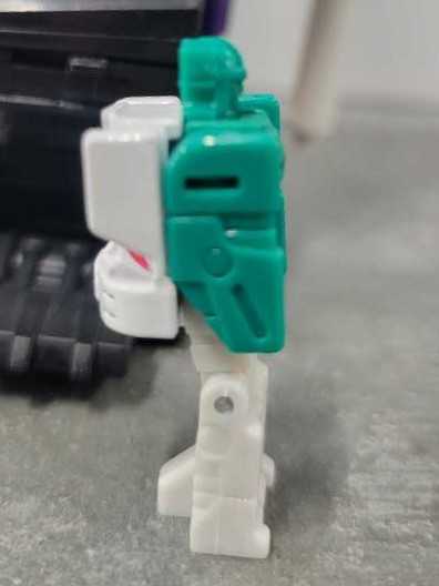 Revolver With Six Shot Robot Mode - Hasbro (Titans Return) action figure collectible - Main Image 2