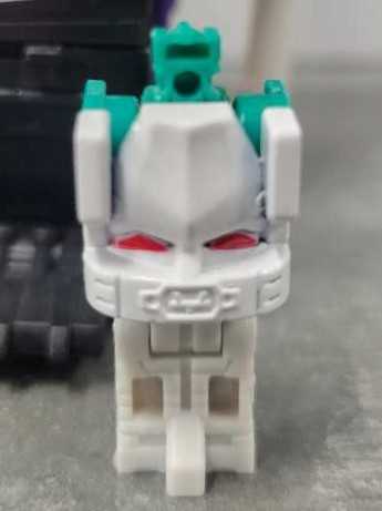 Revolver With Six Shot Robot Mode - Hasbro (Titans Return) action figure collectible - Main Image 3