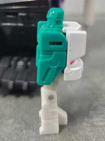 Revolver With Six Shot Robot Mode - Hasbro (Titans Return) action figure collectible - Main Image 4