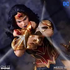Wonder Woman Comic - Mezco ONE:12 (Justice League Classic) action figure collectible - Main Image 3
