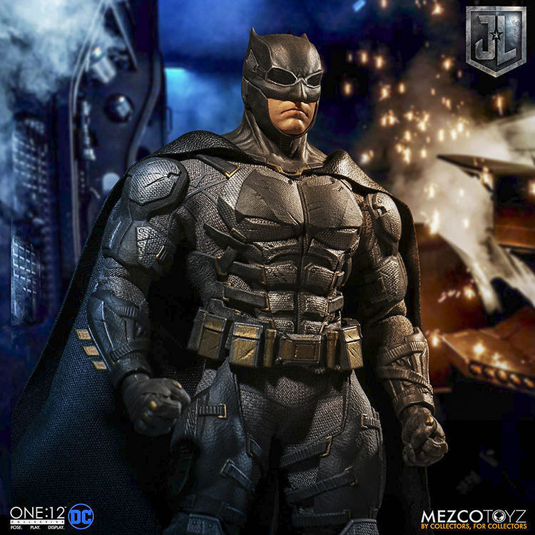 Batman Tactical - Mezco ONE:12 (Justice League ZS) action figure collectible - Main Image 2