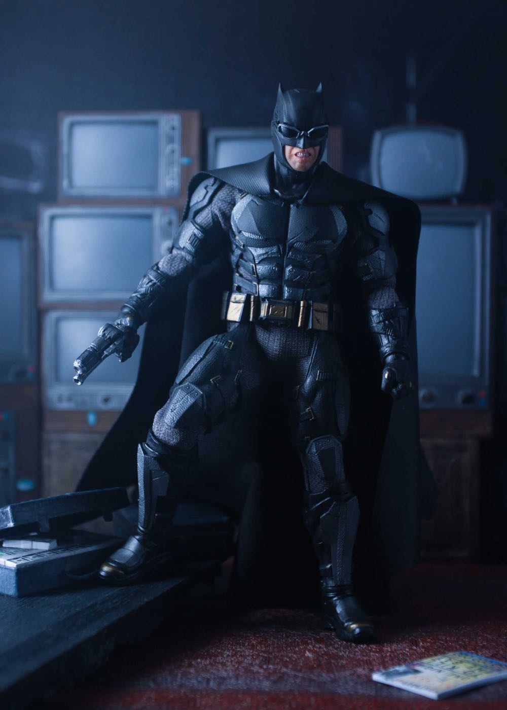 Batman Tactical - Mezco ONE:12 (Justice League ZS) action figure collectible - Main Image 4