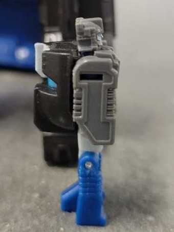 Emissary With Cerebros And Fortress Maximus  - Hasbro (Titans Return) action figure collectible - Main Image 2