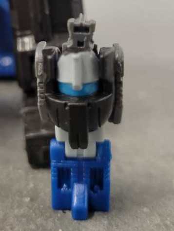 Emissary With Cerebros And Fortress Maximus  - Hasbro (Titans Return) action figure collectible - Main Image 3