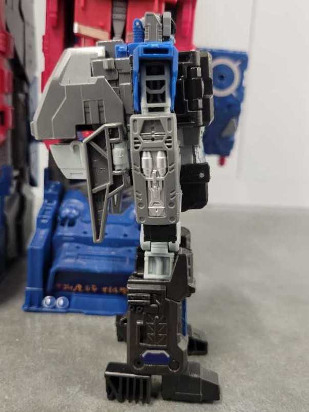 Cerebros With Fortress Maximus And Emissary SDCC 2016 - Hasbro (Titans Return) action figure collectible - Main Image 3