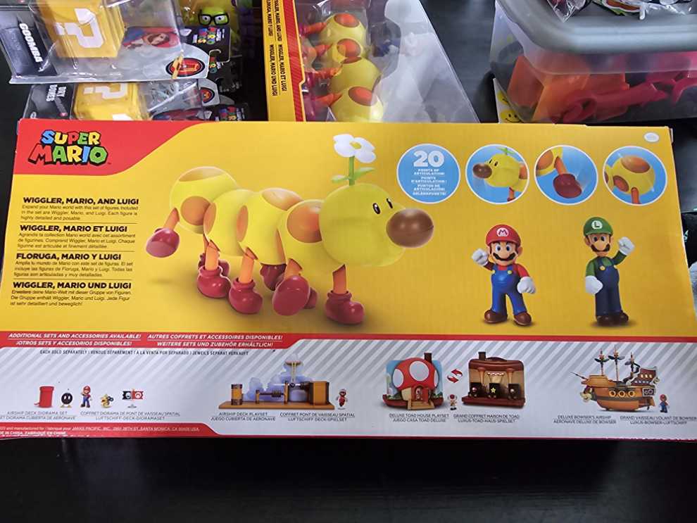 Wiggler, Mario, And Luigi - Jakks Pacific, Inc (Super Mario 2.5 Multipack) action figure collectible [Barcode 192995416482] - Main Image 2