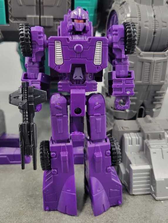 Full Tilt With Necro And Trypticon  - Hasbro (Titans Return) action figure collectible - Main Image 2