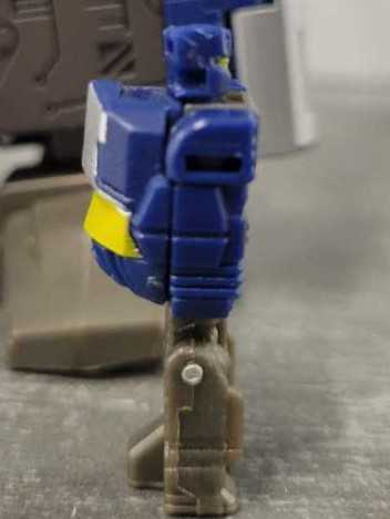 Doombox With Soundwave Robot Mode Target - Hasbro (Titans Return) action figure collectible - Main Image 2