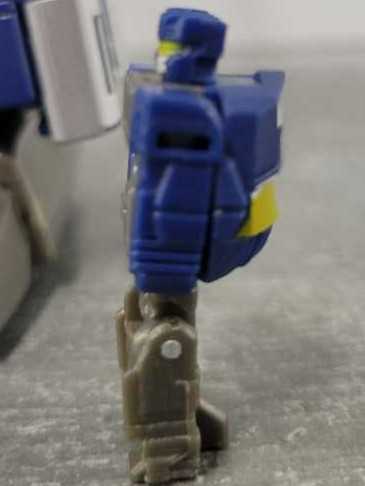 Doombox With Soundwave Robot Mode Target - Hasbro (Titans Return) action figure collectible - Main Image 4