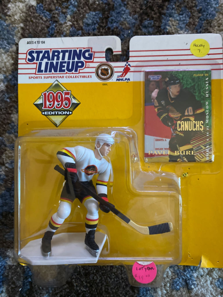 Marvel Studios Stark Industries Iron Man Light Up Arc Reactor Set Exclusive