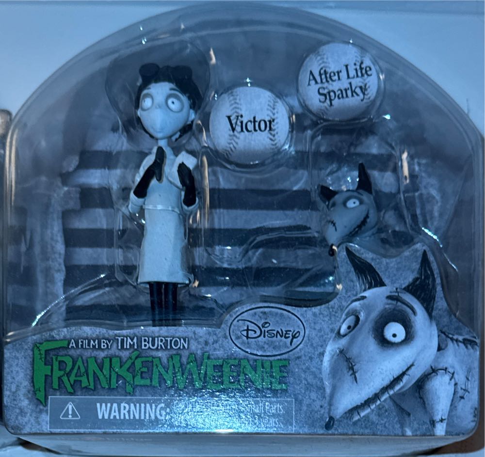 Victor And After Life Sparky - The Bridge Direct (Frankenweenie) action figure collectible [Barcode 885561122046] - Main Image 2