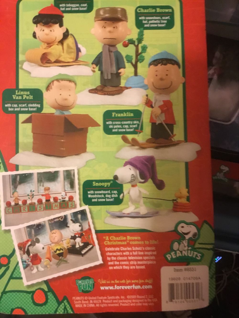 Lucy Van Pelt Christmas - Forever Fun (Peanuts) action figure collectible [Barcode 879104005316] - Main Image 2