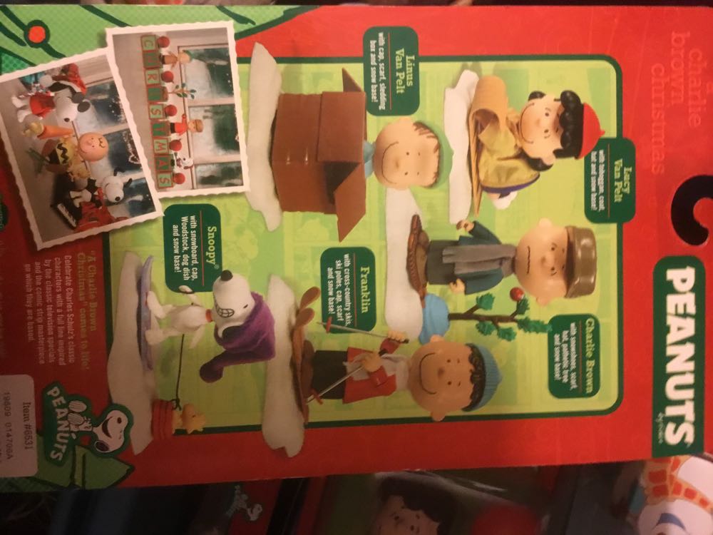 Linus Van Pelt Christmas - Forever Fun (Peanuts) action figure collectible [Barcode 879104005316] - Main Image 2