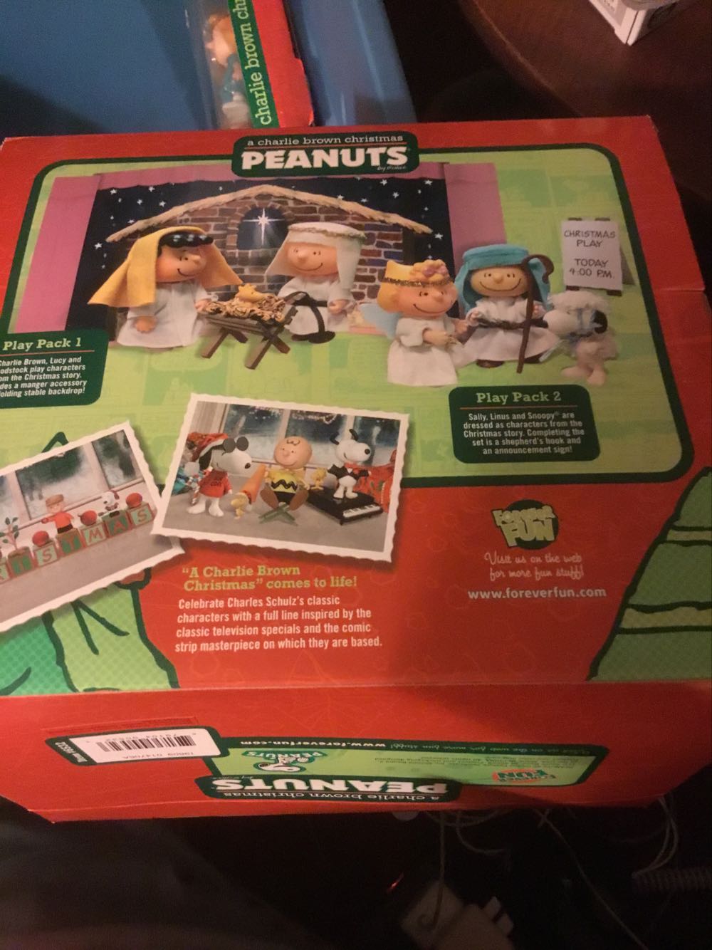 Peanuts Christmas Play Pack 2 - Forever Fun (Peanuts) action figure collectible [Barcode 879104005323] - Main Image 2