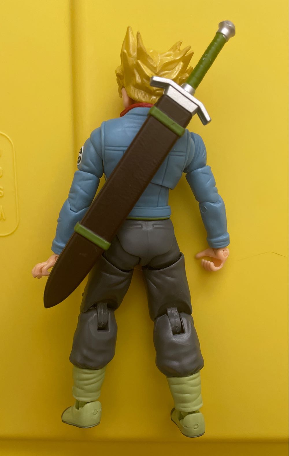 Trunks (Super Saiyan Boy from the Future)  action figure collectible - Main Image 2