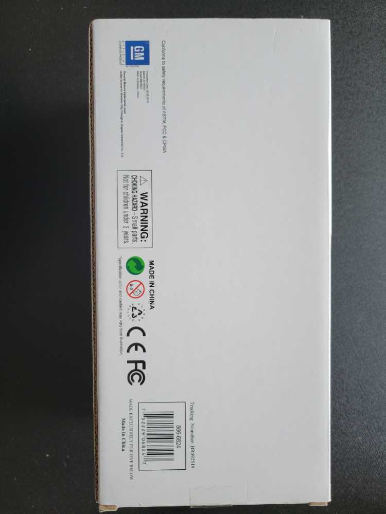 GM Cadillac Escalade 1:24 Red  action figure collectible [Barcode 752229068247] - Main Image 2
