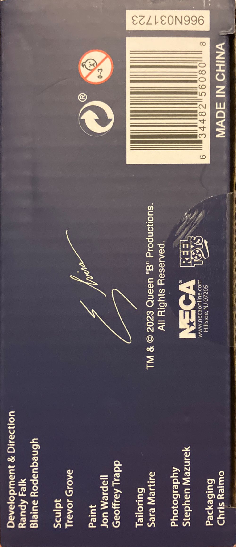 Elvira Mistress of The Dark - Celebrity (Elvira Mistress of The Dark: Red, Fright & Boo) action figure collectible [Barcode 634482560808] - Main Image 4