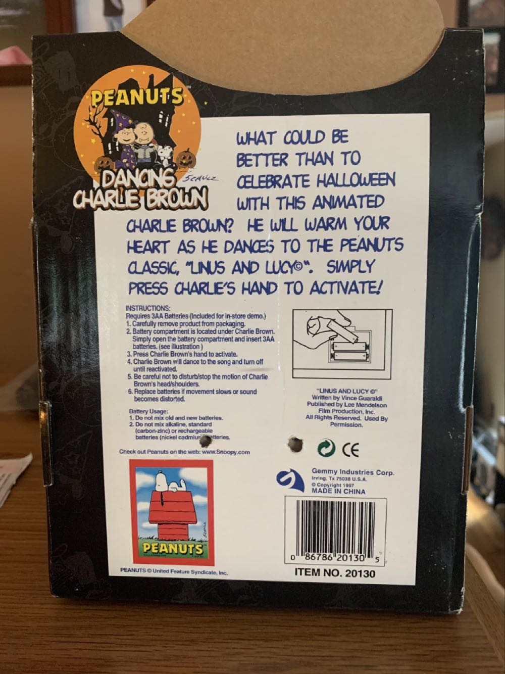 Peanuts Dancing Vampire Charlie Brown - United Feature Syndicate, Inc action figure collectible [Barcode 086786201305] - Main Image 4