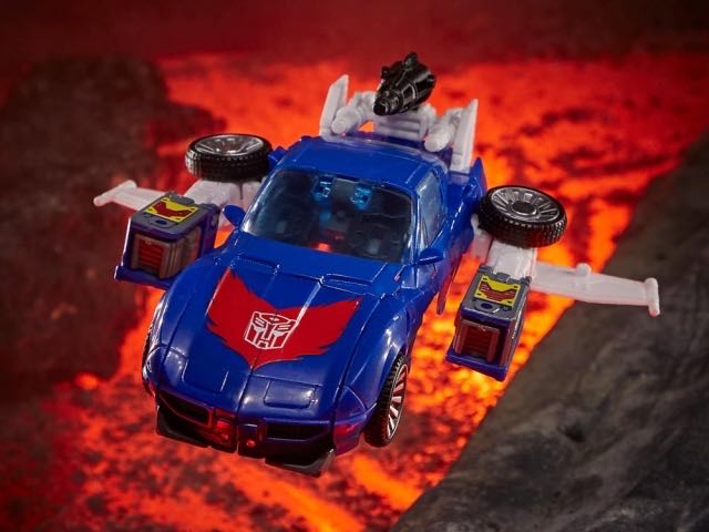 Tracks - Hasbro (Transformers) action figure collectible - Main Image 3