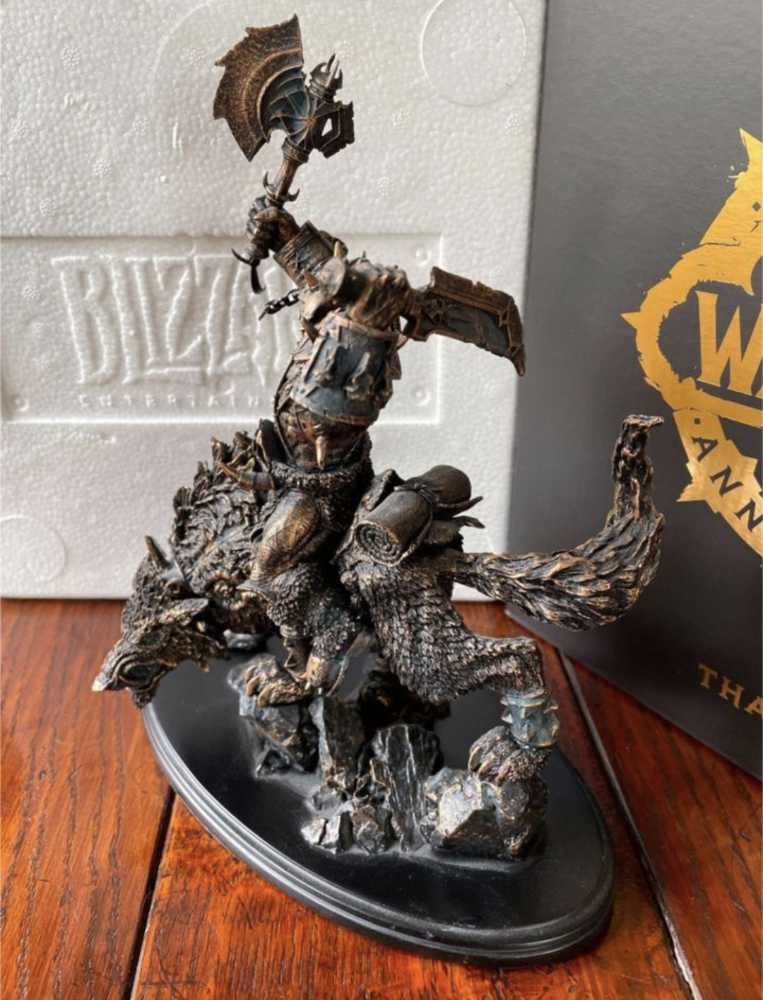 WoW Orc Statue 10th Anniversary  action figure collectible - Main Image 3