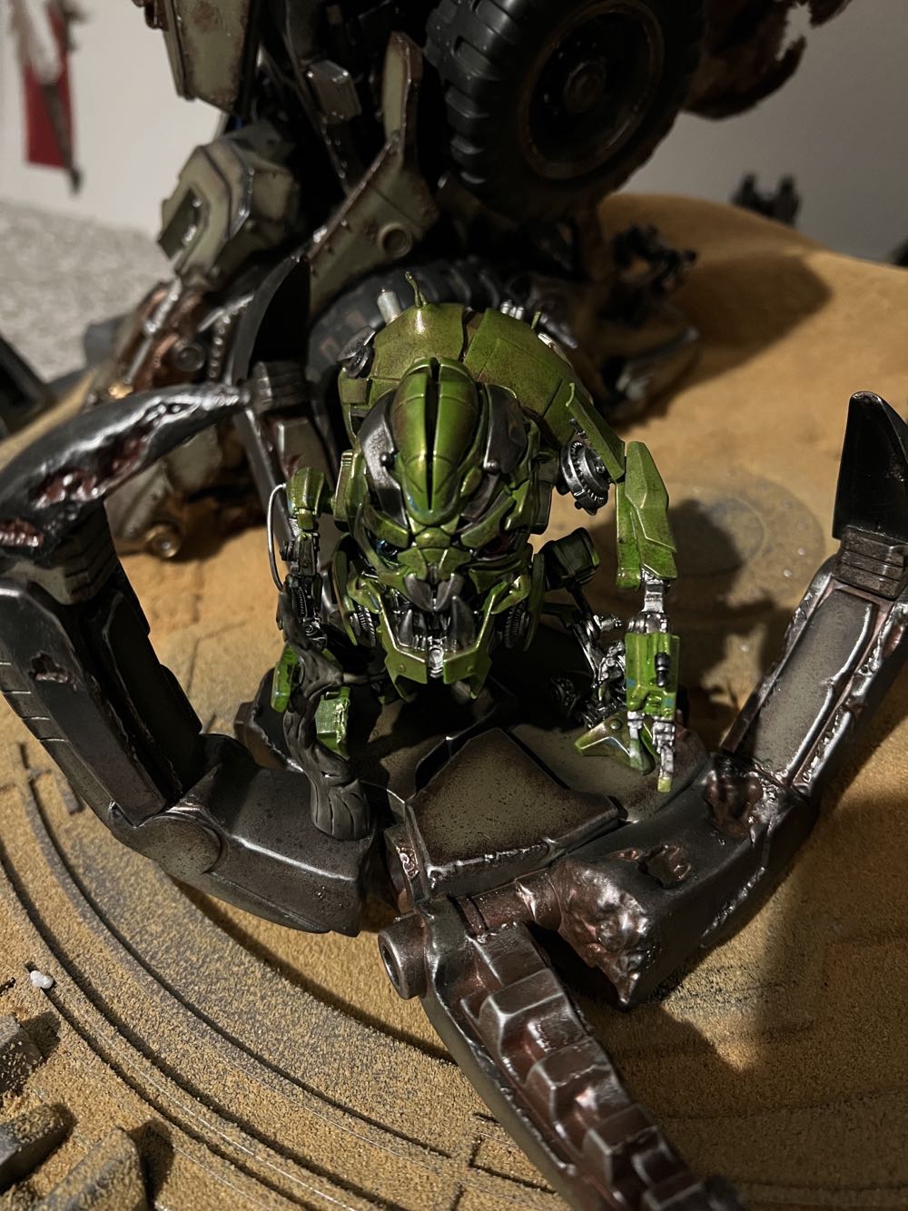 Megatron - Museum Masterline - Transformers: Dark Of The Moon - Prime 1 Studio (Transformers: Dark Of The Moon) action figure collectible - Main Image 4