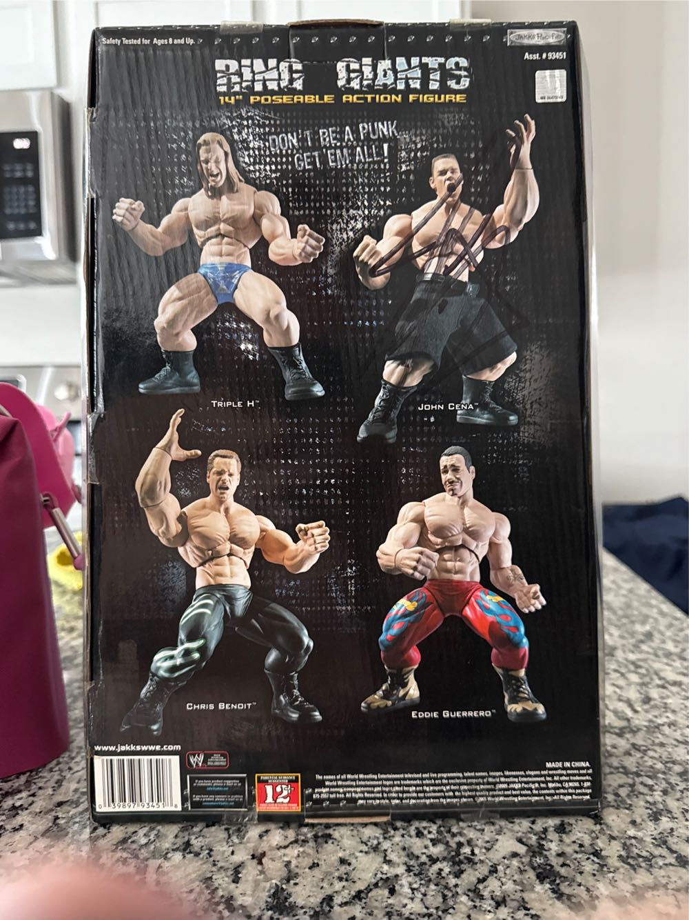 Eddie Guerrero - Jakks Pacific - WWE action figure collectible [Barcode 039897934518] - Main Image 2