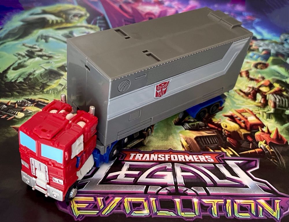 Optimus Prime & Bumblebee - Hasbro (Transformers Legacy) action figure collectible [Barcode 5010996138866] - Main Image 2