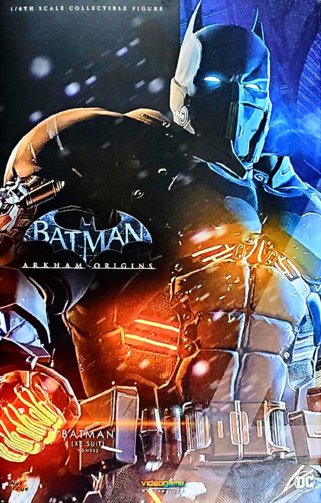 Batman: Arkham Origins - Hot Toys (Batman (XE Suit)) action figure collectible - Main Image 1