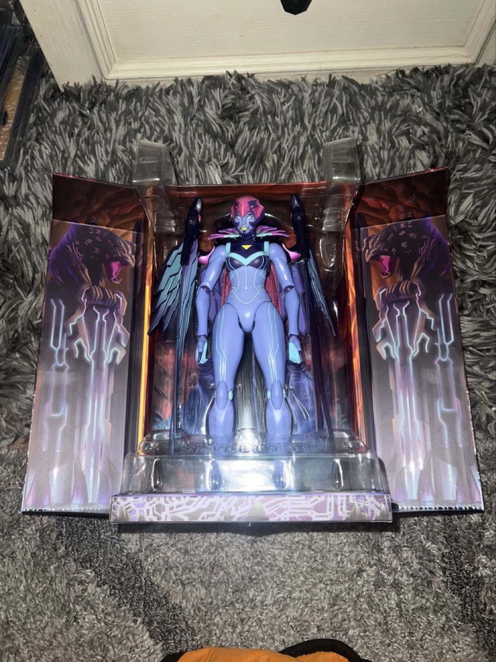 Motherboard  (Masters of the Universe - Masterverse) action figure collectible [Barcode 194735161843] - Main Image 2