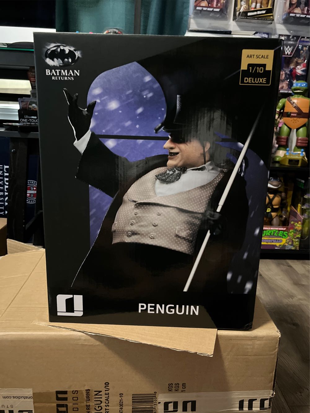 Penguin, Batman Returns, Deluxe Art Statue, 1/10 Scale - Iron Studios (Super Hero) action figure collectible [Barcode 602883135000] - Main Image 2