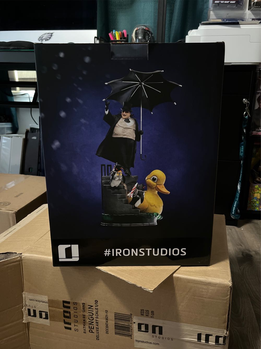 Penguin, Batman Returns, Deluxe Art Statue, 1/10 Scale - Iron Studios (Super Hero) action figure collectible [Barcode 602883135000] - Main Image 3