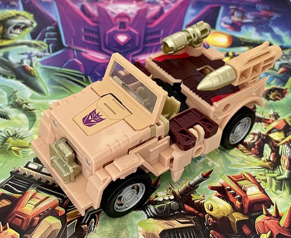 Transformers Legacy Evolution Detritus - Hasbro (Deluxe Class) action figure collectible [Barcode 5010996133267] - Main Image 2