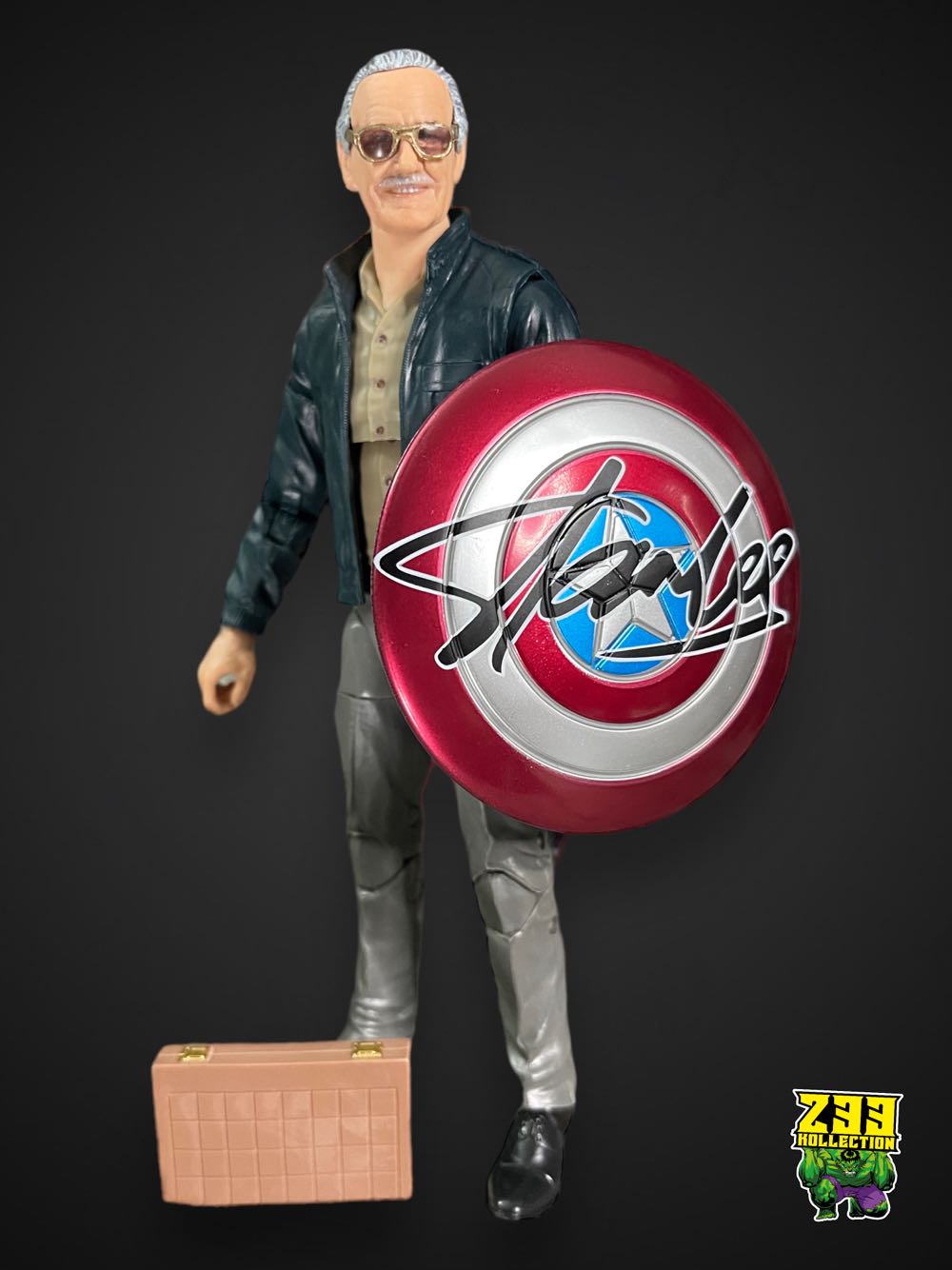 Marvel Legends (2011-????) (TAEx01) Stan Lee - Hasbro (Marvel Legends Target Exclusive) action figure collectible - Main Image 2