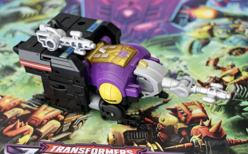 Bombshell (LegEv) - Hasbro / Takara Tomy (Transformers: Legacy Evolution) action figure collectible [Barcode 5010996133243] - Main Image 2