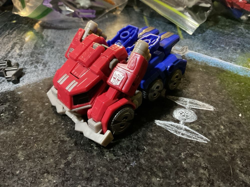 Transformers War/Fall of Cybertron Optimus Prime - Hasbro action figure collectible - Main Image 3