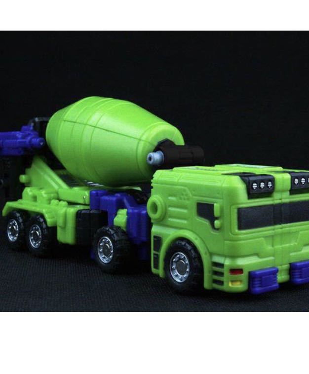 Transformers MadBlender (MixMaster)  action figure collectible - Main Image 2