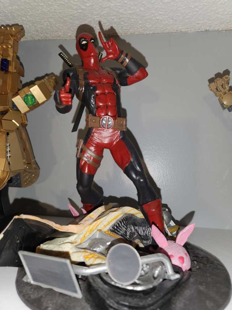 Deapool  action figure collectible - Main Image 1