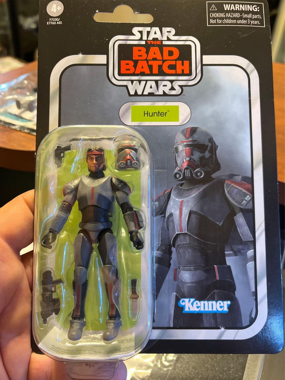 Hunter - Star Wars Vintage Collection (The Bad Batch) - Hasbro (Star Wars) action figure collectible [Barcode 5010996138354] - Main Image 2