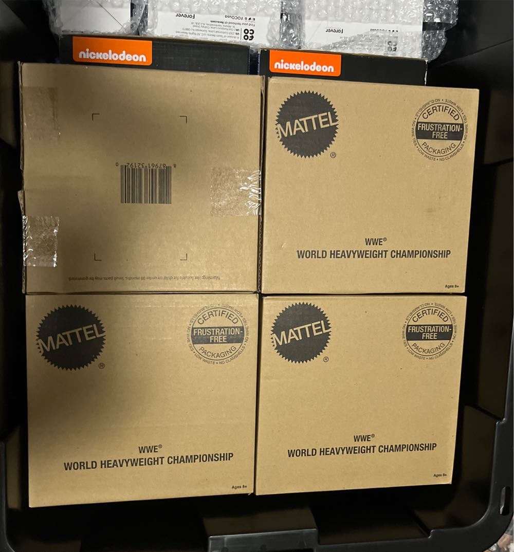 Mattel WWE World Heavyweight Championship Belt  action figure collectible [Barcode 887961321920] - Main Image 2