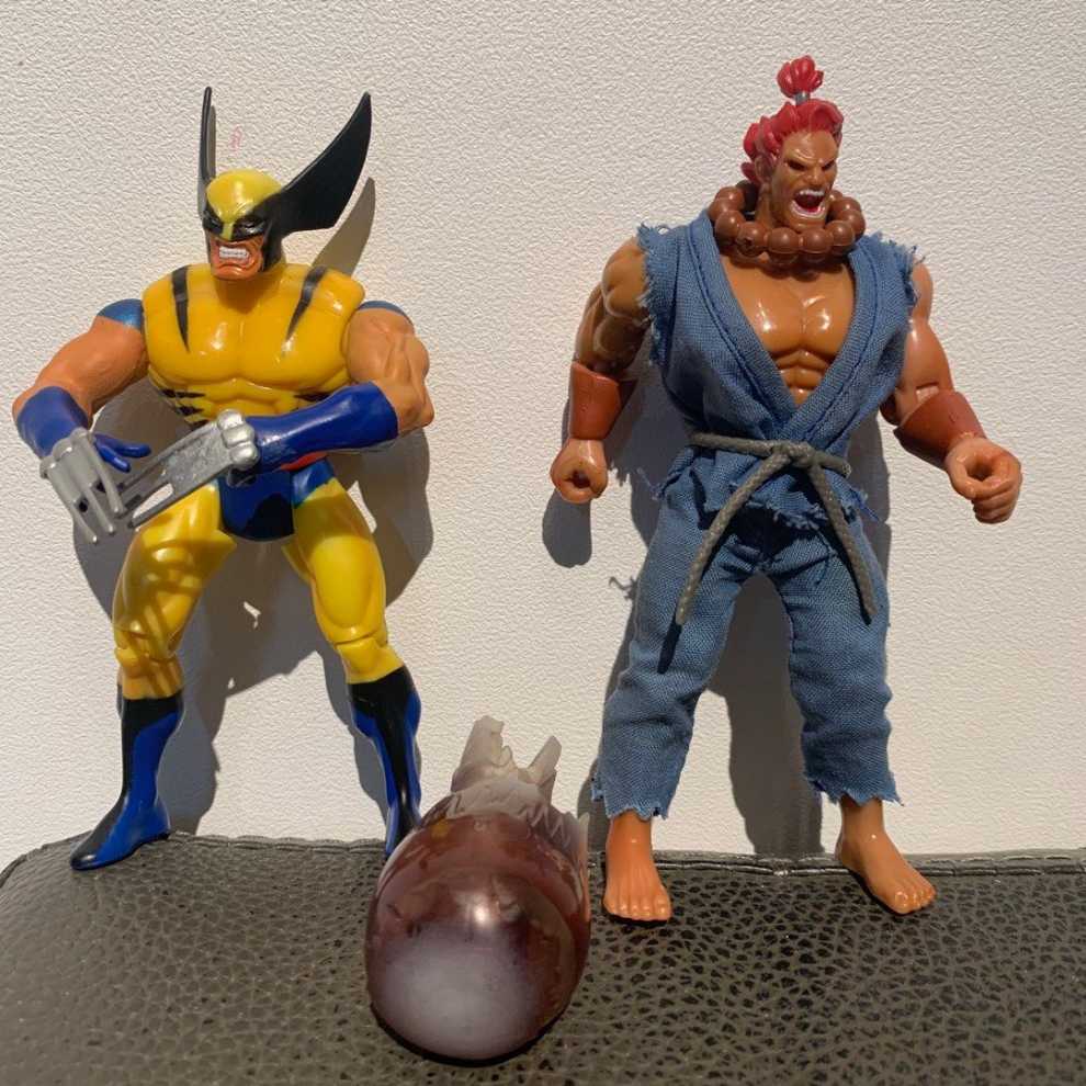 Toybiz X-Men Vs Street Fighter Wolverine Vs Akuma  action figure collectible [Barcode 035112491163] - Main Image 3