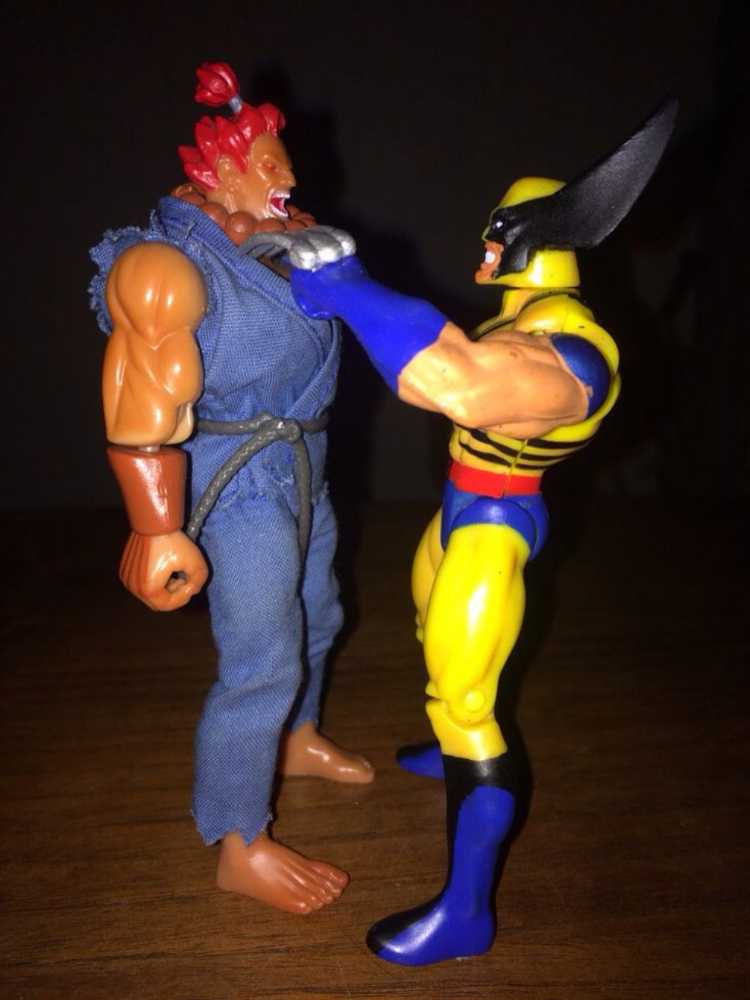 Toybiz X-Men Vs Street Fighter Wolverine Vs Akuma  action figure collectible [Barcode 035112491163] - Main Image 4