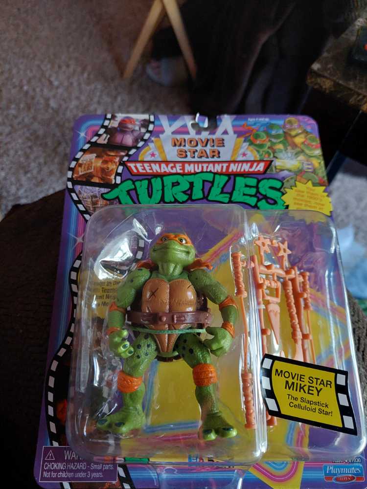 TMNT: Classic Re-Release - Movie Star Michaelangelo - Playmates (TMNT) action figure collectible [Barcode 043377818014] - Main Image 2