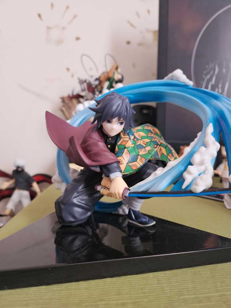 Ichiban Kuji: Giyu Tomioka - Bandai Spirits (Demon Slayer: Kimetsu no Yaiba) action figure collectible - Main Image 2